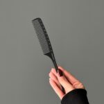 این تصویر شامل عکس محصول شانه دندانه ریز تونی می باشد.