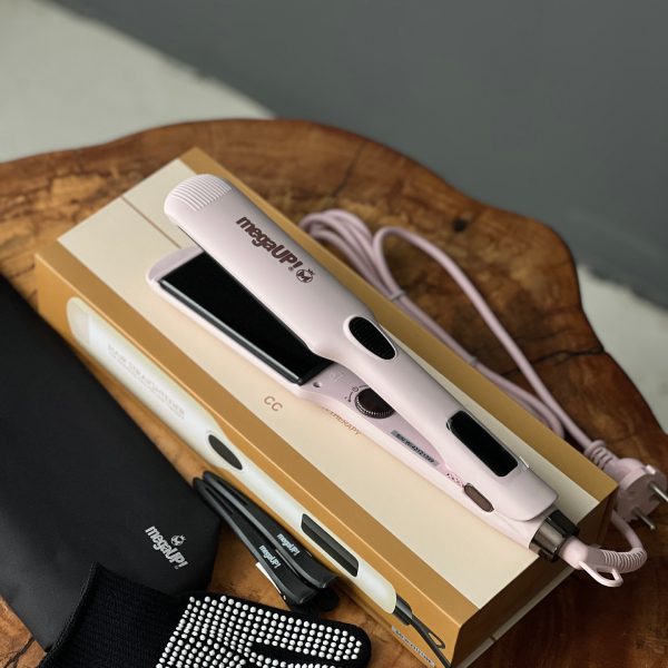 این تصویر شامل عکس محصول اتوی حرفه‌ای مگاآپ مدل صفحه پهن می باشد.